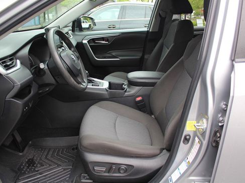Used 2022 Toyota RAV4 XLE AWD/4WD image 16
