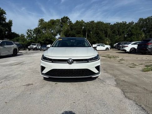 Used 2025 Volkswagen Jetta SEL FWD image 2