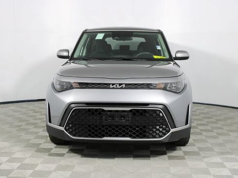 Used 2025 Kia Soul LX w/ LX Technology Package FWD image 2