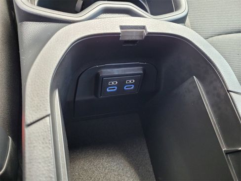 Used 2022 Toyota RAV4 LE image 19