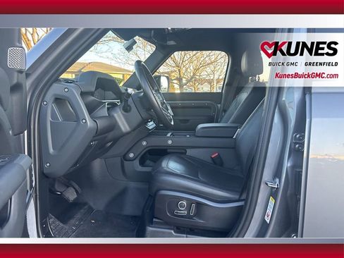 Used 2024 Land Rover Defender 130 X-Dynamic SE image 18