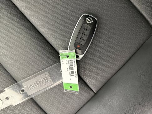 Used 2023 Nissan Rogue SV w/ SV Premium B Package image 12