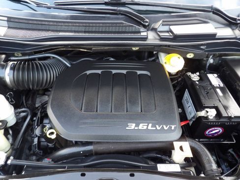 Used 2016 Dodge Grand Caravan SXT FWD image 14