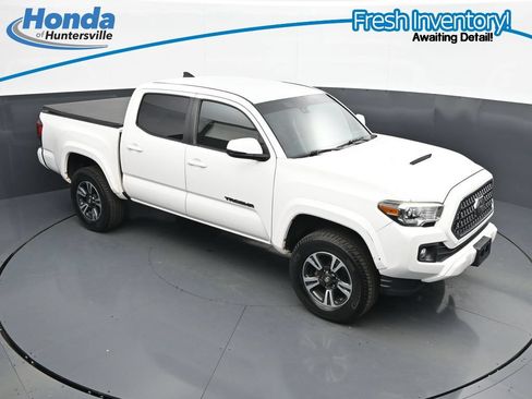 Used 2019 Toyota Tacoma TRD Sport AWD/4WD image 16