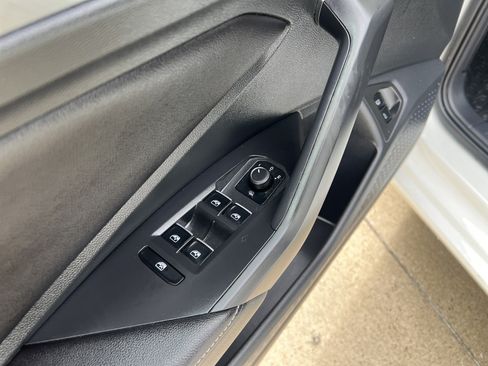 Used 2023 Volkswagen Jetta SE w/ Panoramic Sunroof Package FWD image 14