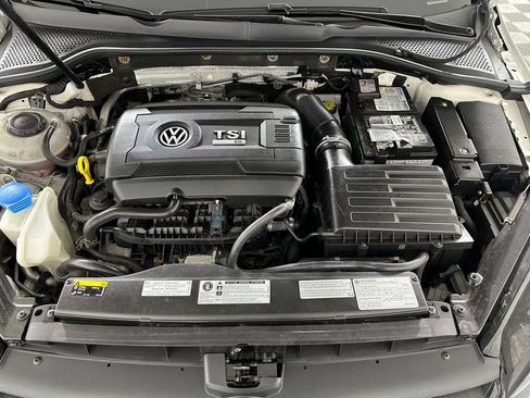 Used 2018 Volkswagen Golf R 4-Door AWD/4WD image 31