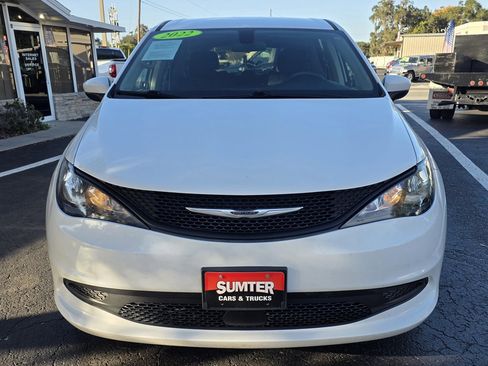 Used 2022 Chrysler Voyager LX image 10