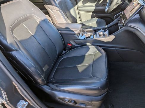 Certified 2022 Jeep Grand Cherokee Limited w/ Luxury Tech Group II image 27