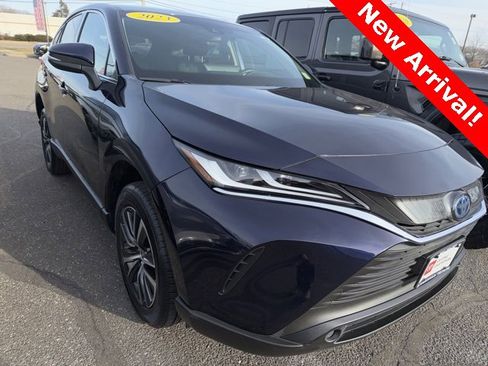 Certified 2023 Toyota Venza LE image 2