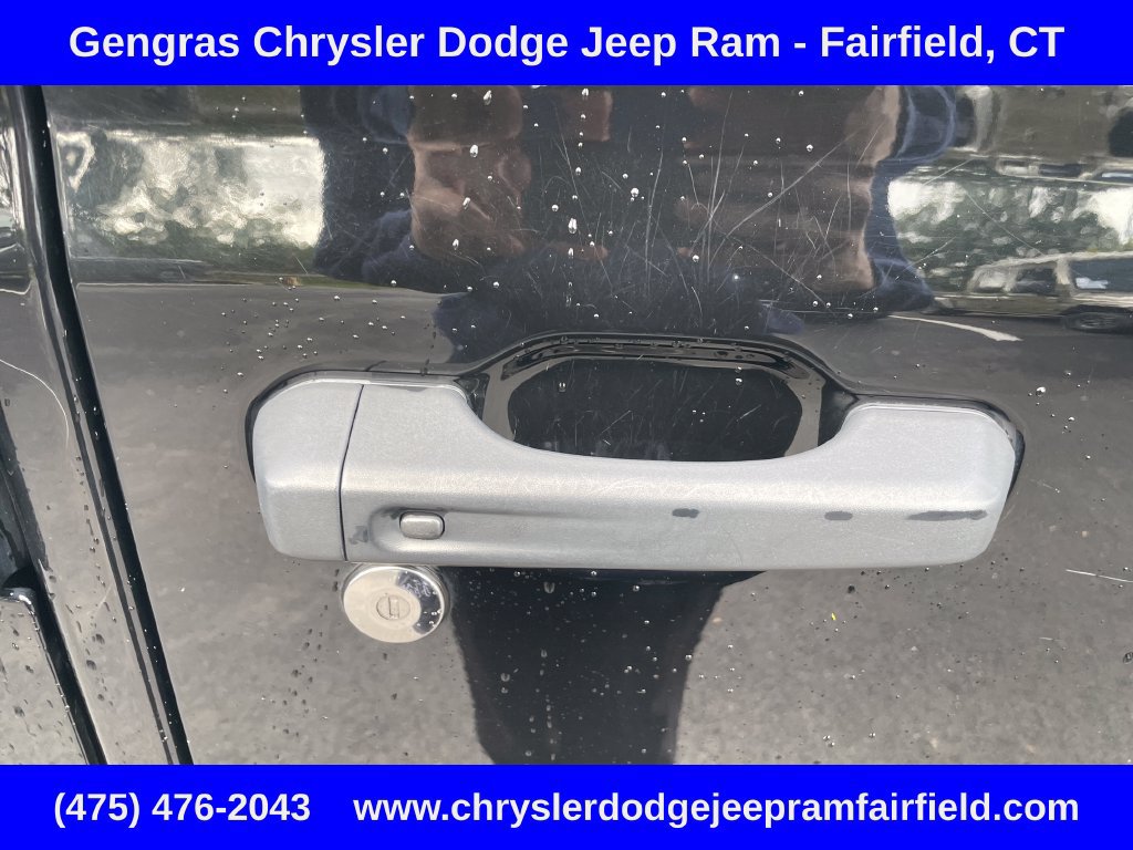 Used 2024 Jeep Wrangler Unlimited w/ Convenience Group AWD/4WD image 19