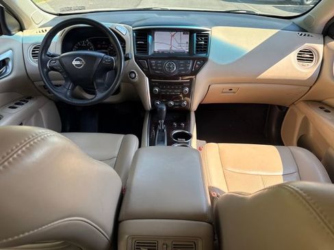 Used 2016 Nissan Pathfinder Platinum w/ Family Entertainment Package FWD image 19