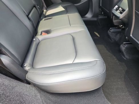 Used 2023 Tesla Model Y Long Range AWD/4WD image 27