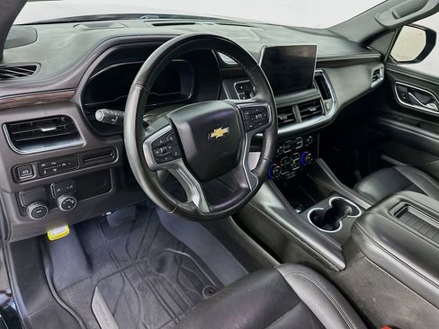 Used 2023 Chevrolet Suburban LT w/ Luxury Package RWD image 30