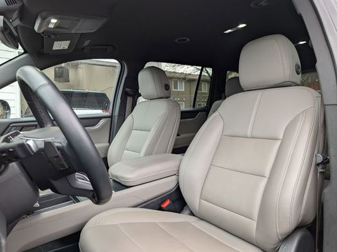 Used 2024 GMC Acadia Elevation image 25