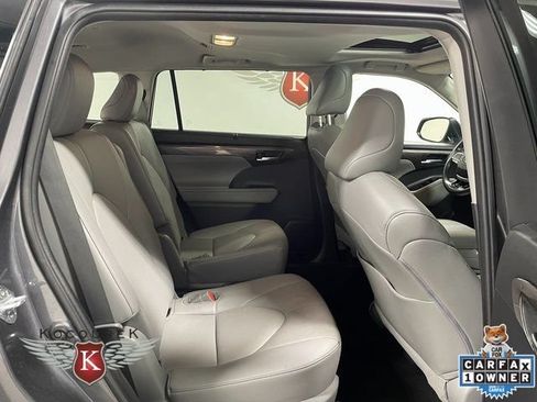 Used 2023 Toyota Highlander Limited AWD/4WD image 23