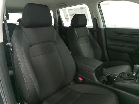 Used 2025 Honda CR-V LX image 11
