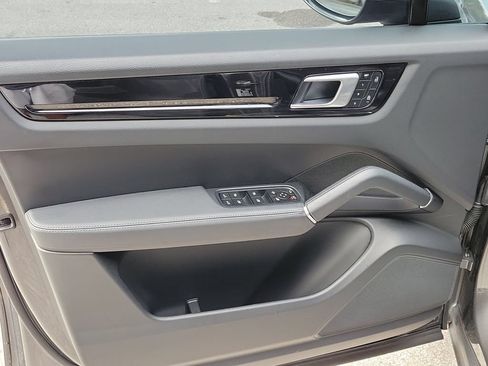 Certified 2023 Porsche Cayenne AWD/4WD image 24