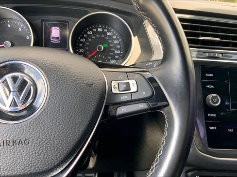 Used 2020 Volkswagen Tiguan SE R-Line FWD image 22