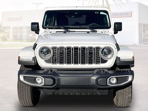 Used 2025 Jeep Wrangler Unlimited Sahara AWD/4WD image 25