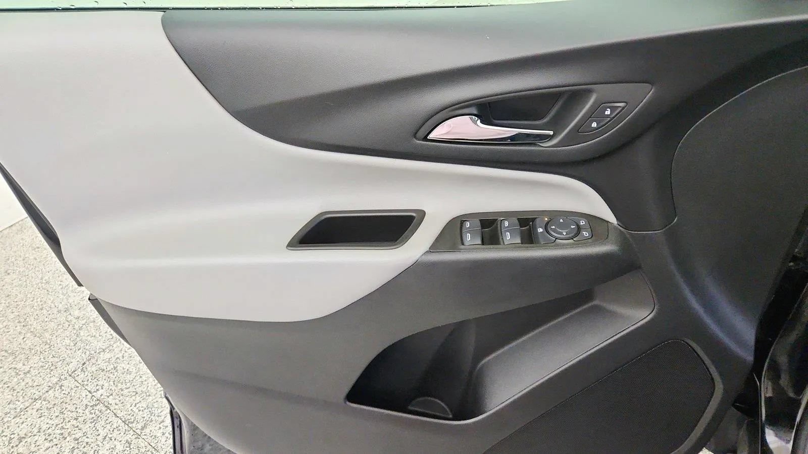Used 2023 Chevrolet Equinox LS w/ LS Convenience Package FWD image 24
