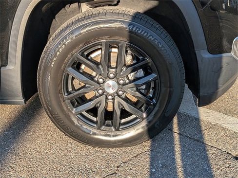 Used 2018 GMC Acadia SLT image 11