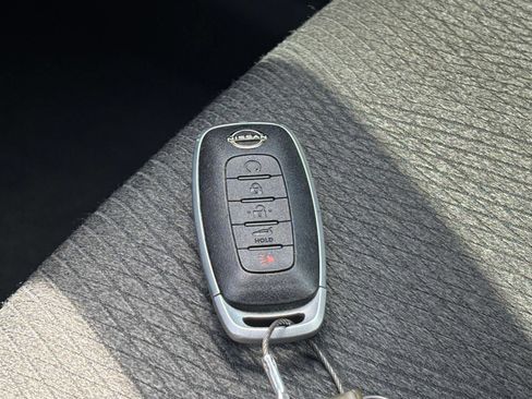 Used 2025 Nissan Rogue SV AWD/4WD image 27