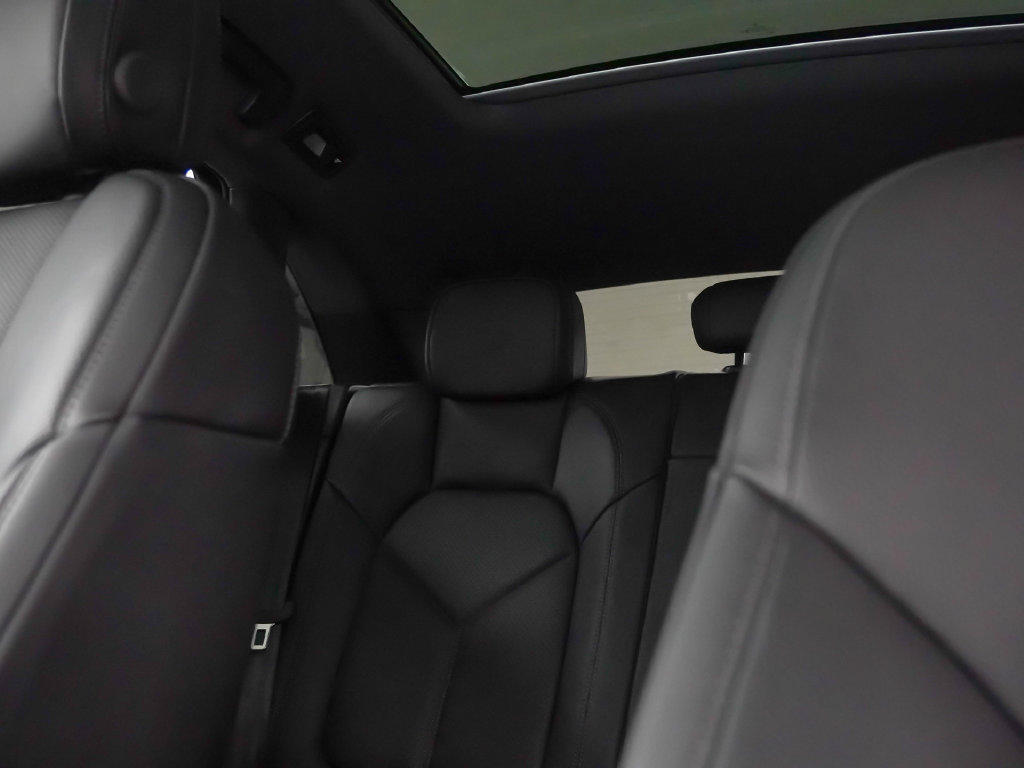 Certified 2026 Porsche Macan AWD/4WD image 36