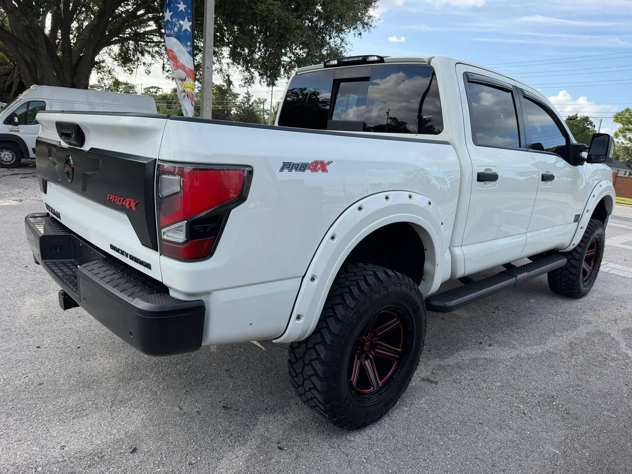 Used 2020 Nissan Titan PRO-4X w/ Pro-4x Convenience Package AWD/4WD image 6