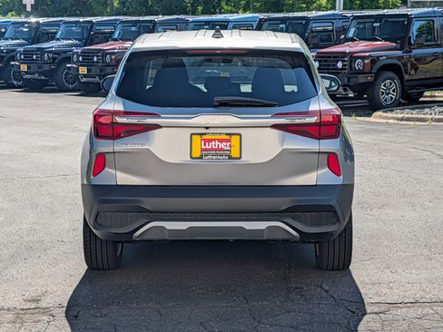 Used 2023 Kia Seltos LX AWD/4WD image 6