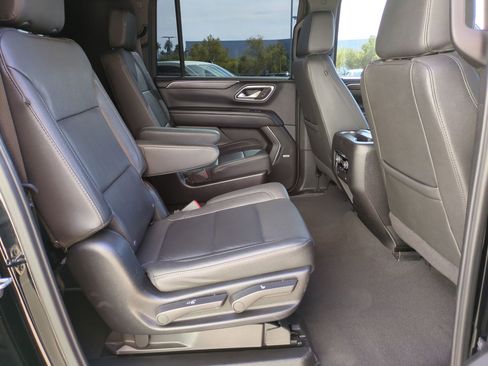 Used 2024 Chevrolet Suburban LT image 27