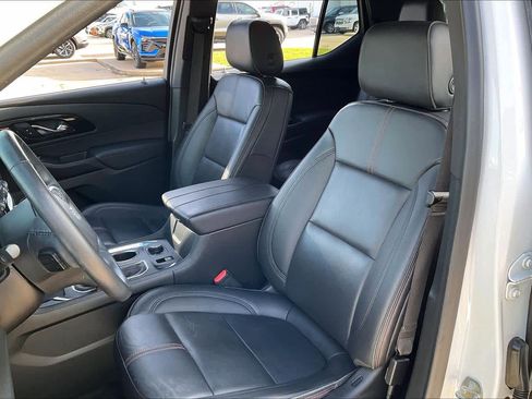 Used 2022 Chevrolet Traverse RS image 8