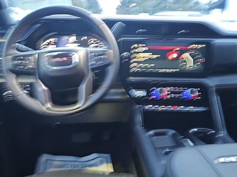 Used 2025 GMC Sierra 2500 AT4 image 8