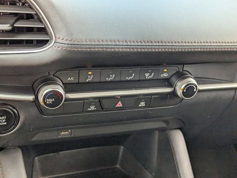 Used 2020 MAZDA MAZDA3 Sedan image 28