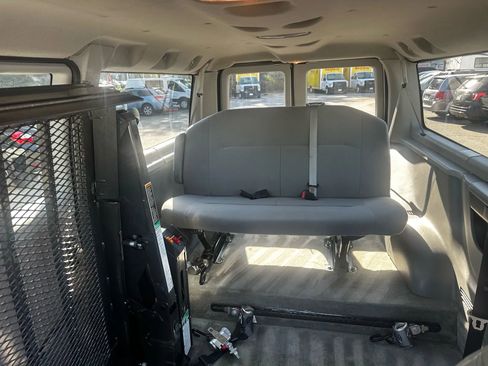 Used 2011 Ford E-350 and Econoline 350 XLT image 21