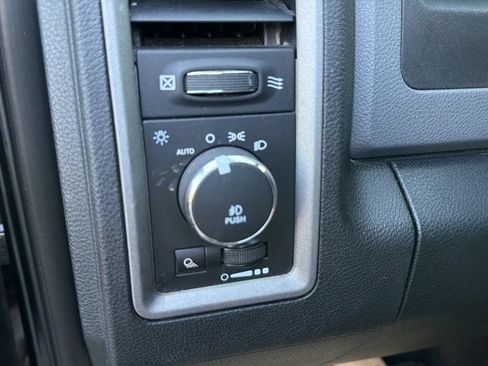 Used 2015 RAM 1500 Express AWD/4WD image 18