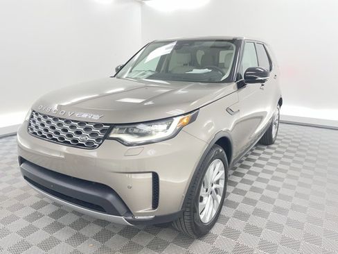 New 2026 Land Rover Discovery S image 3