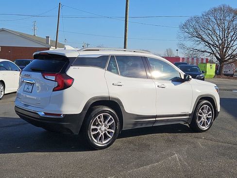 Used 2024 GMC Terrain SLT image 7