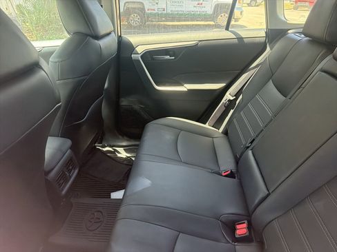 Used 2023 Toyota RAV4 XLE Premium image 9