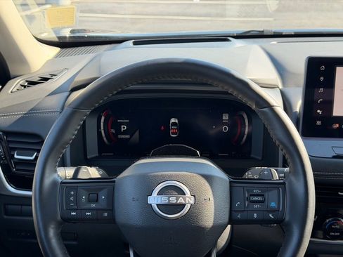 Used 2025 Nissan Rogue SL w/ Tech Package FWD image 34