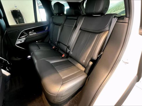 Used 2022 Land Rover Range Rover SE image 40