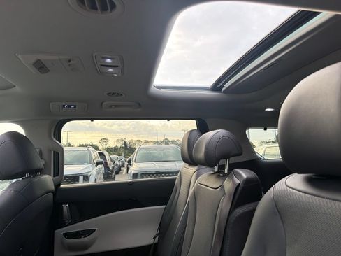 Certified 2024 Kia Carnival SX Prestige FWD image 22