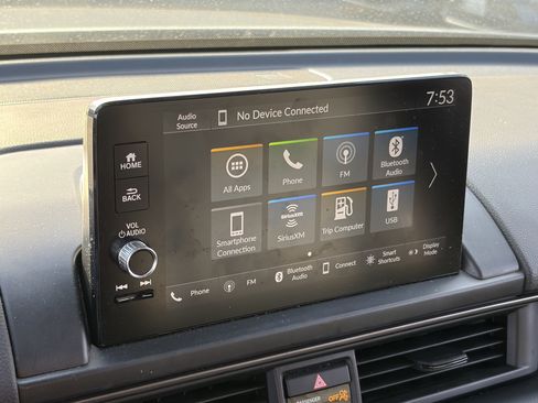 Used 2025 Honda Pilot TrailSport image 6