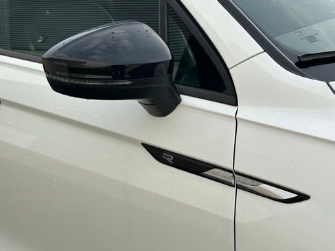 Certified 2022 Volkswagen Tiguan SE R-Line image 11