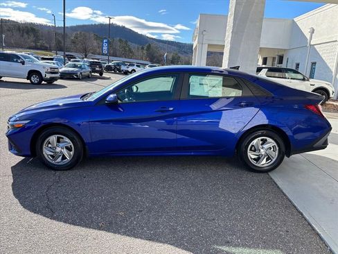 New 2026 Hyundai Elantra SE FWD image 24
