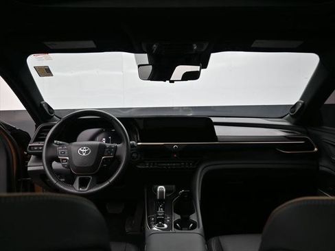 Certified 2025 Toyota Crown Signia AWD/4WD image 32