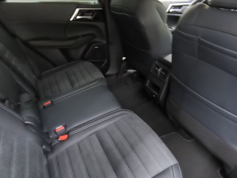 New 2025 Mitsubishi Outlander SE image 23