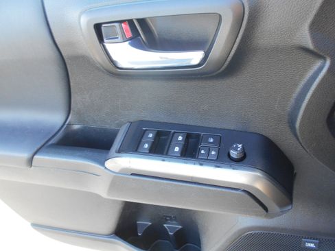 Used 2021 Toyota Tacoma TRD Pro AWD/4WD image 5
