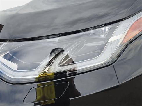 Used 2025 Land Rover Discovery Sport S image 31