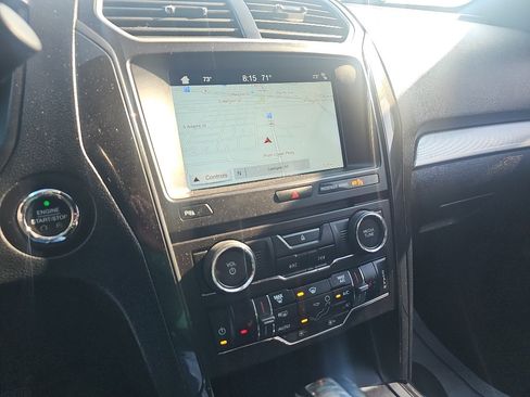 Used 2017 Ford Explorer XLT w/ Equipment Group 202A AWD/4WD image 18