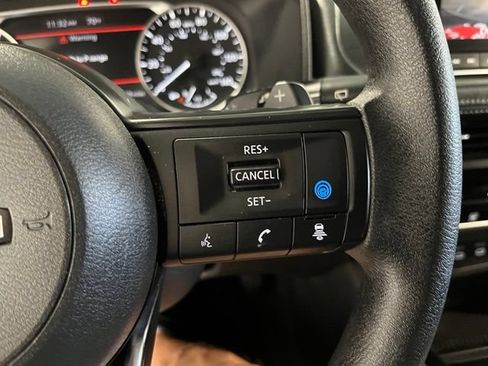 Used 2024 Nissan Rogue SV FWD image 27